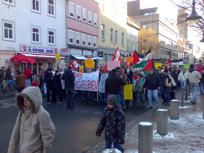 10012009072.jpg (710.52 KiB) 25709 mal betrachtet Demo in Göttingen